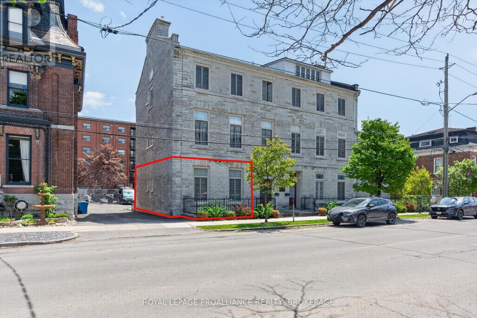 #2 133 KING STREET E - 2