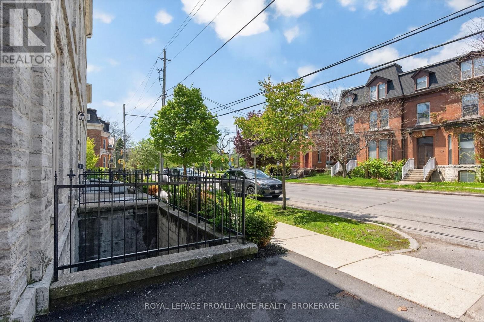 #2 133 KING STREET E - Image 31