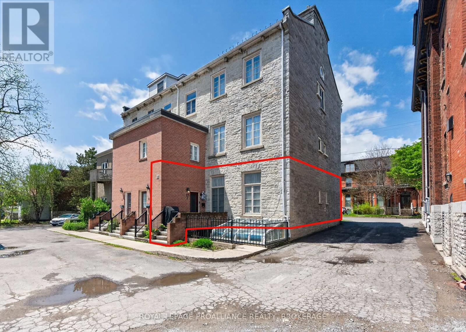 #2 133 KING STREET E - Image 32