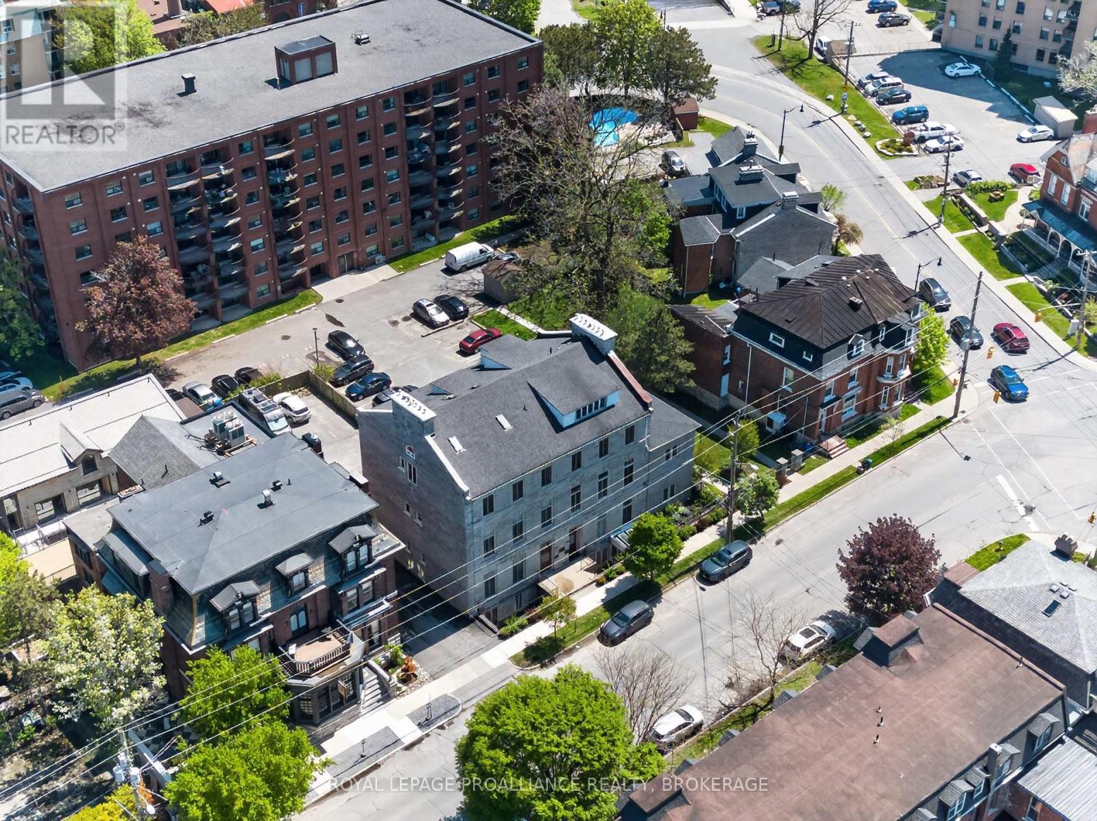 #2 133 KING STREET E - Image 33
