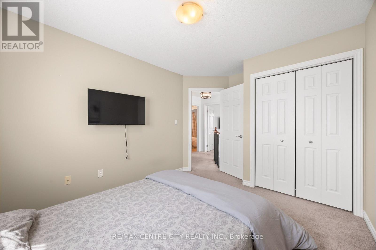 2 FENWICK COURT - 28