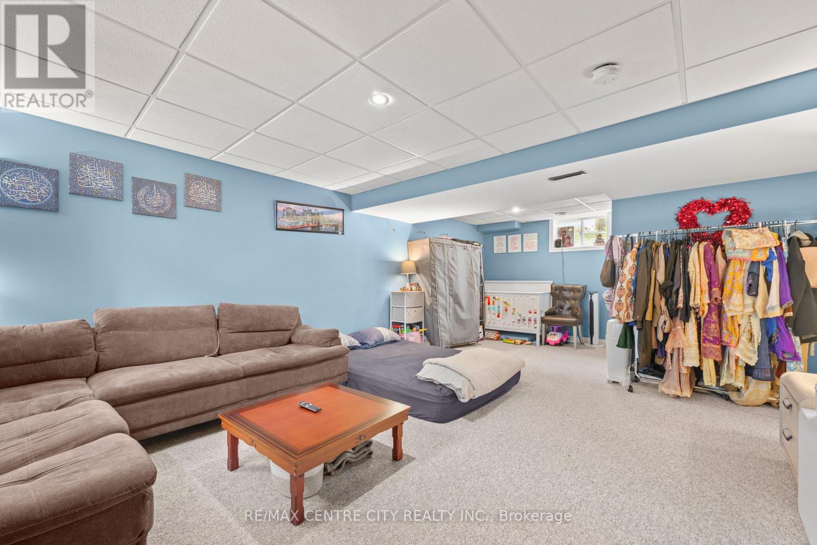 2 FENWICK COURT - 31
