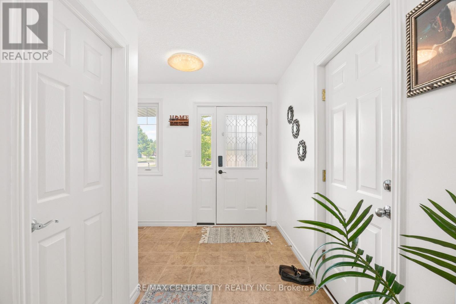 2 FENWICK COURT - 6