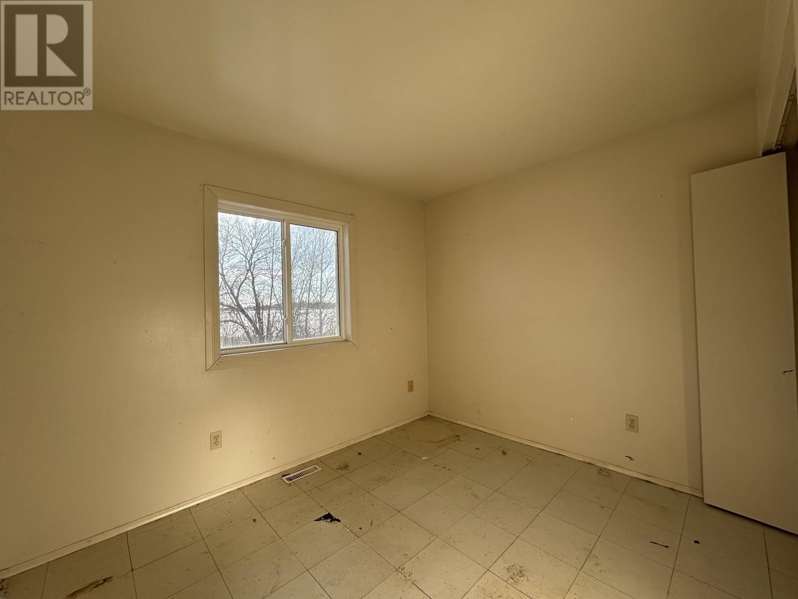 44 Eleanor Lake RD - 17