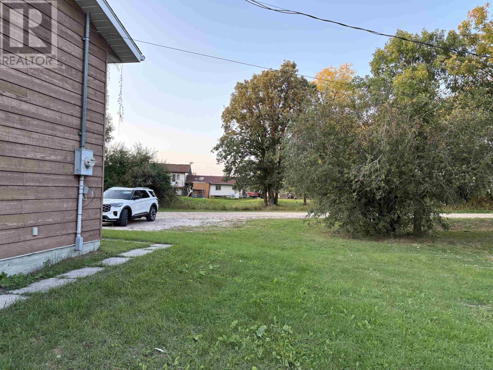 44 Eleanor Lake RD - 3