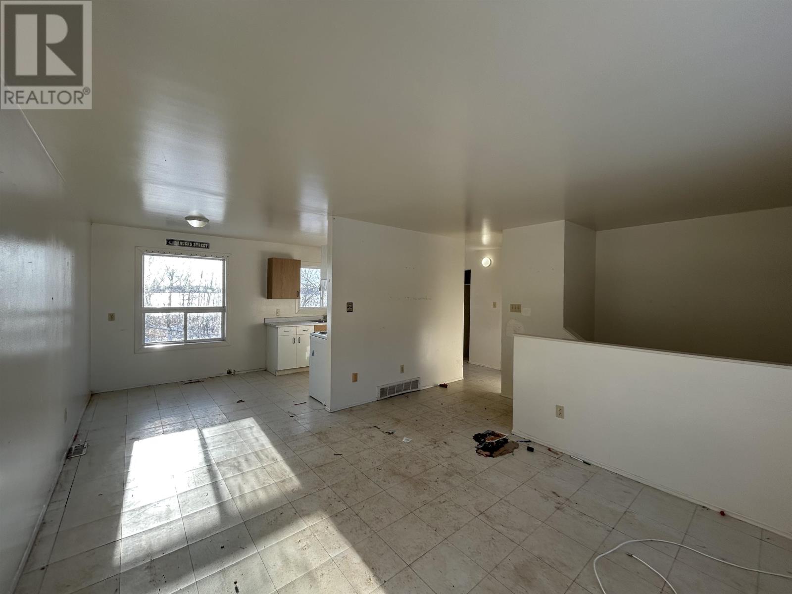 44 Eleanor Lake RD - 7