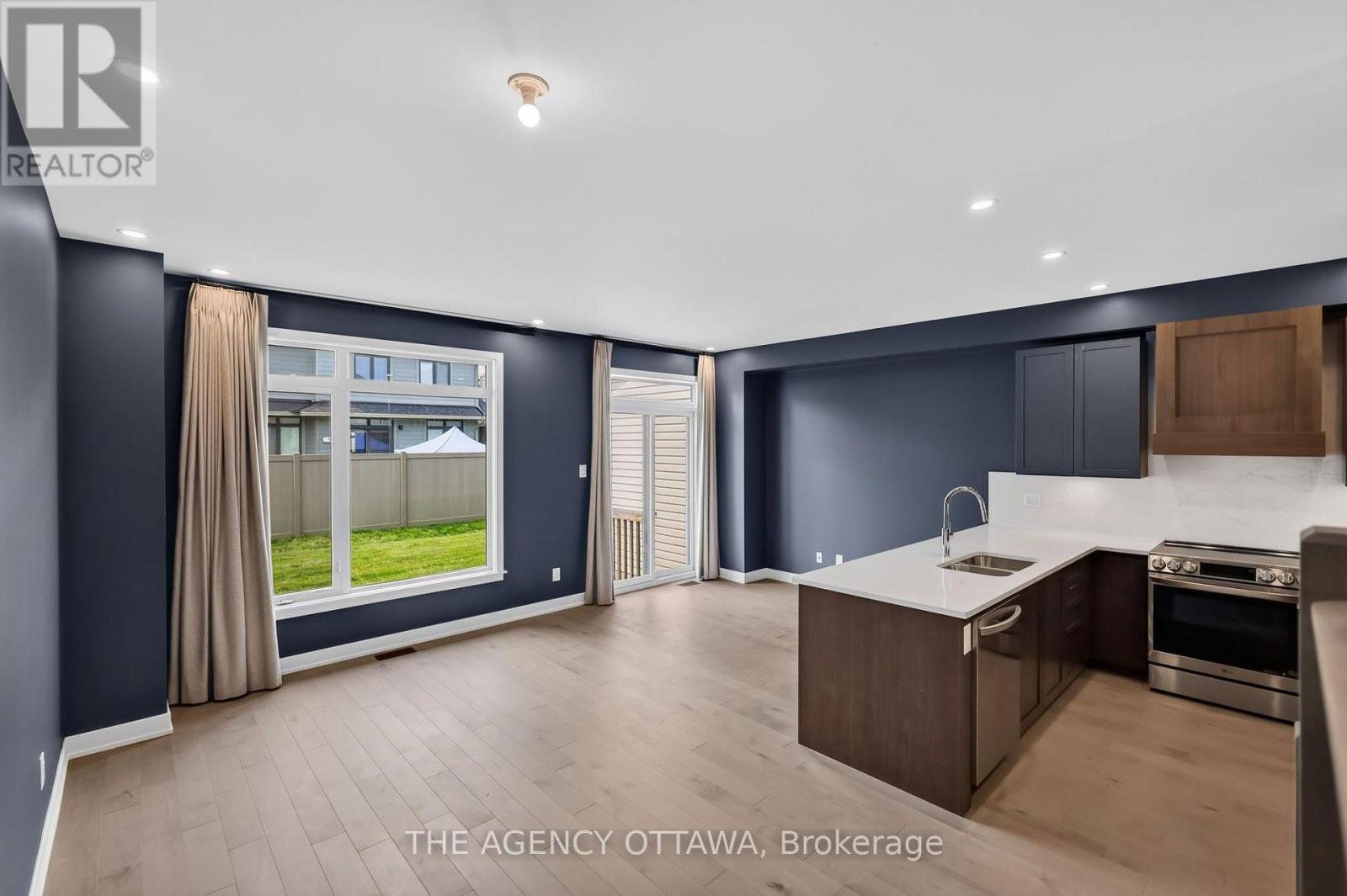 1202 SPOOR STREET - 10