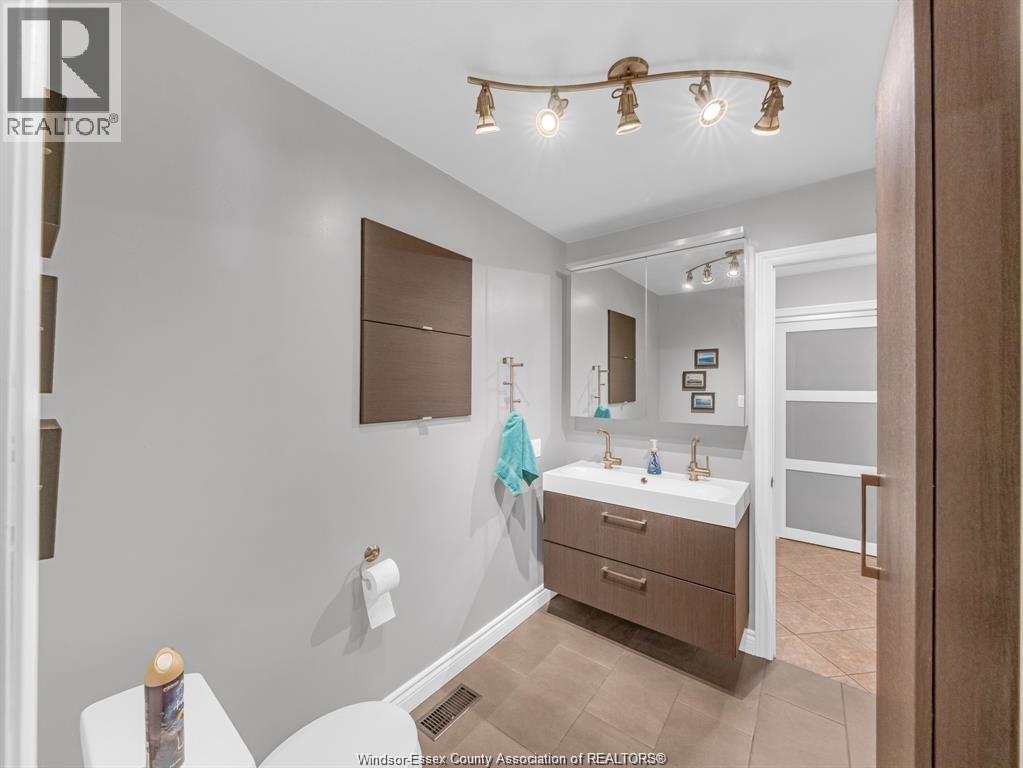 4278 CASGRAIN DRIVE - 17