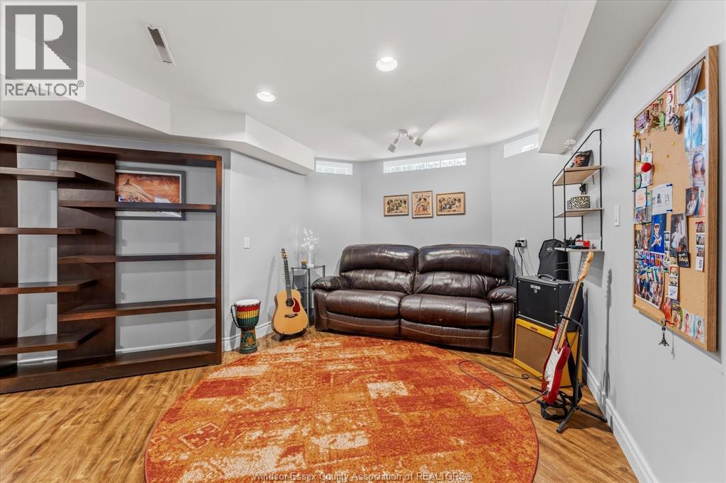 414 CHAMBERS - Image 33