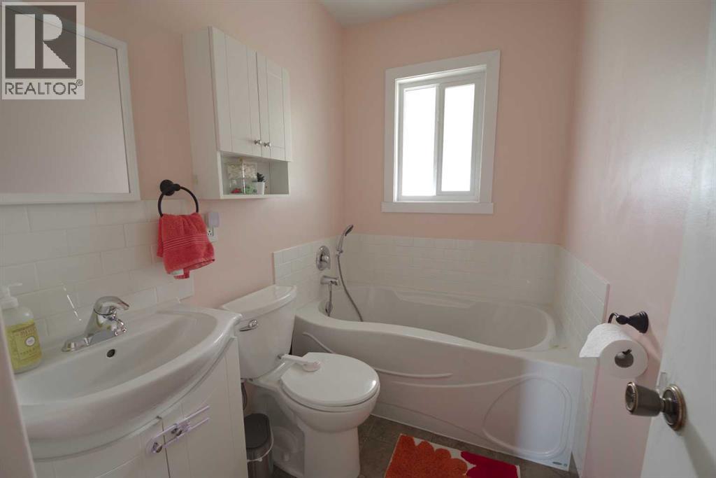 510 10 Street N - Image 10