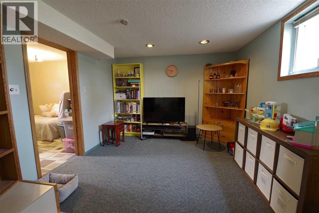 510 10 Street N - 13