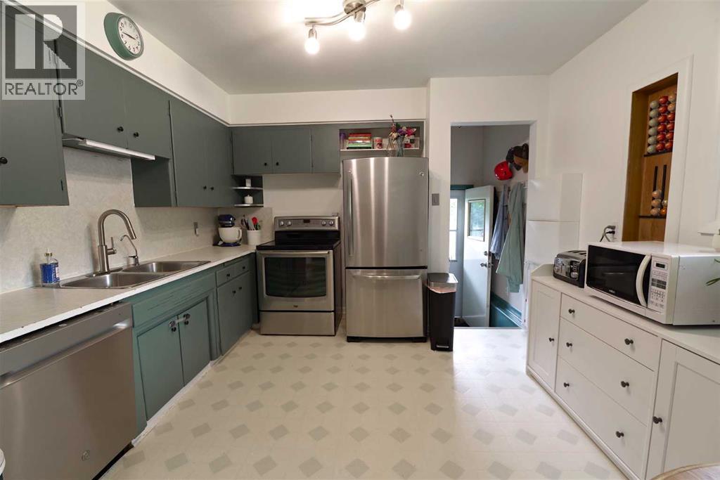 510 10 Street N - Image 6