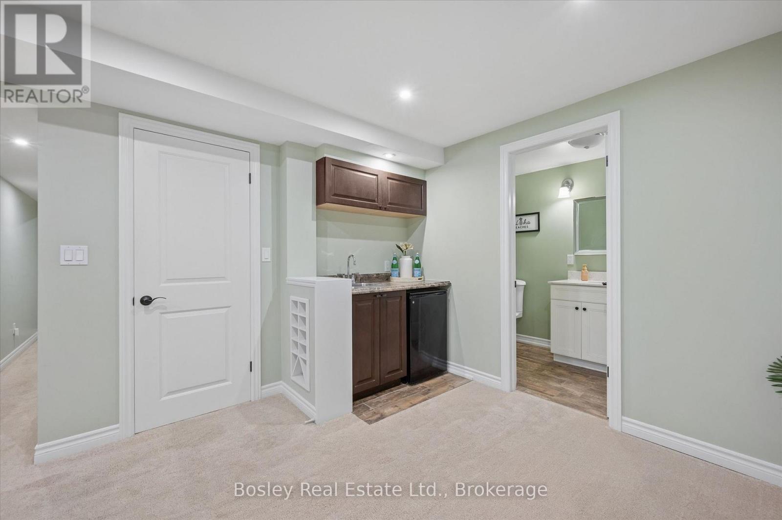 687 CHAMPLAIN BOULEVARD - Image 32
