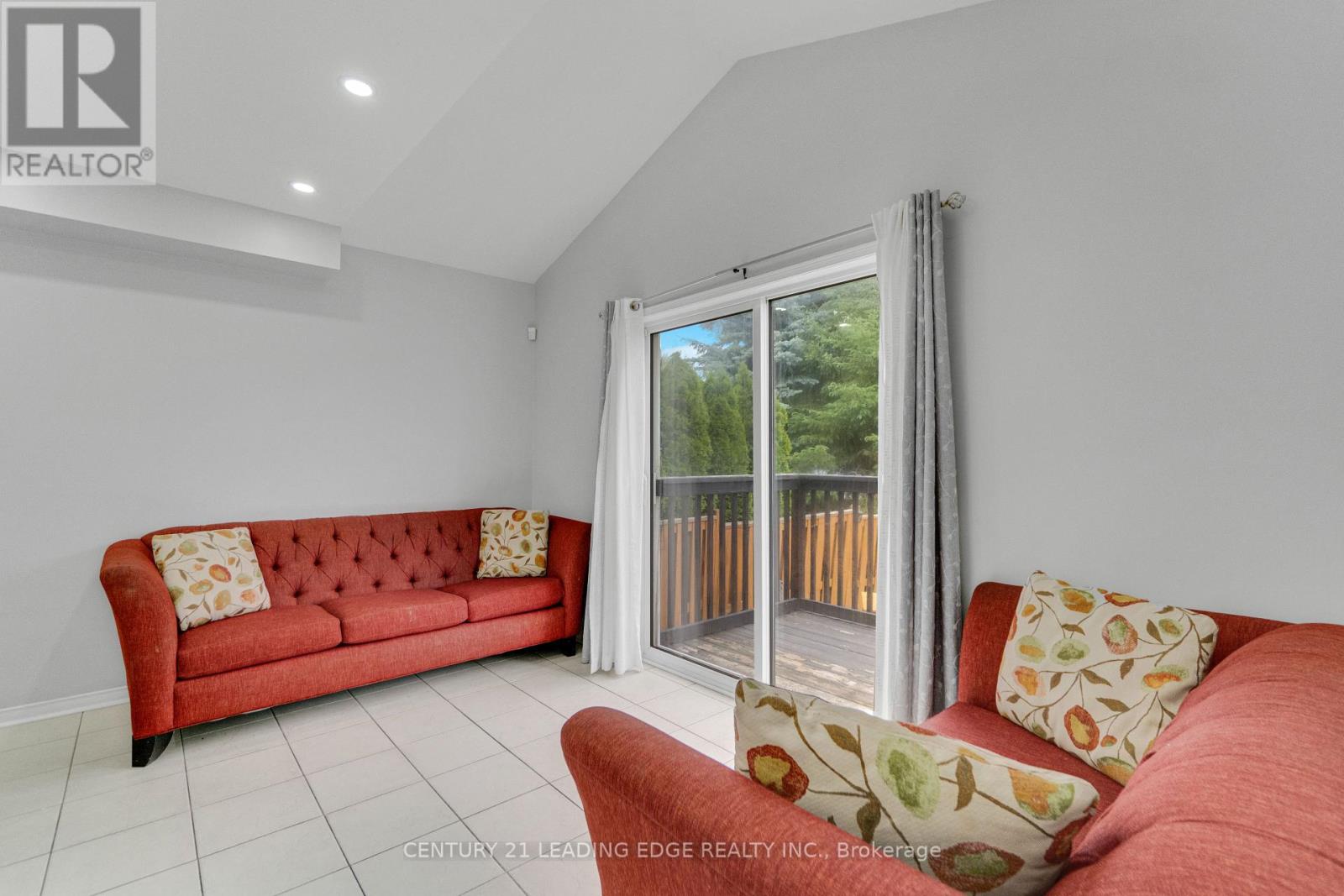 1296 ASHGROVE CRESCENT - Image 15