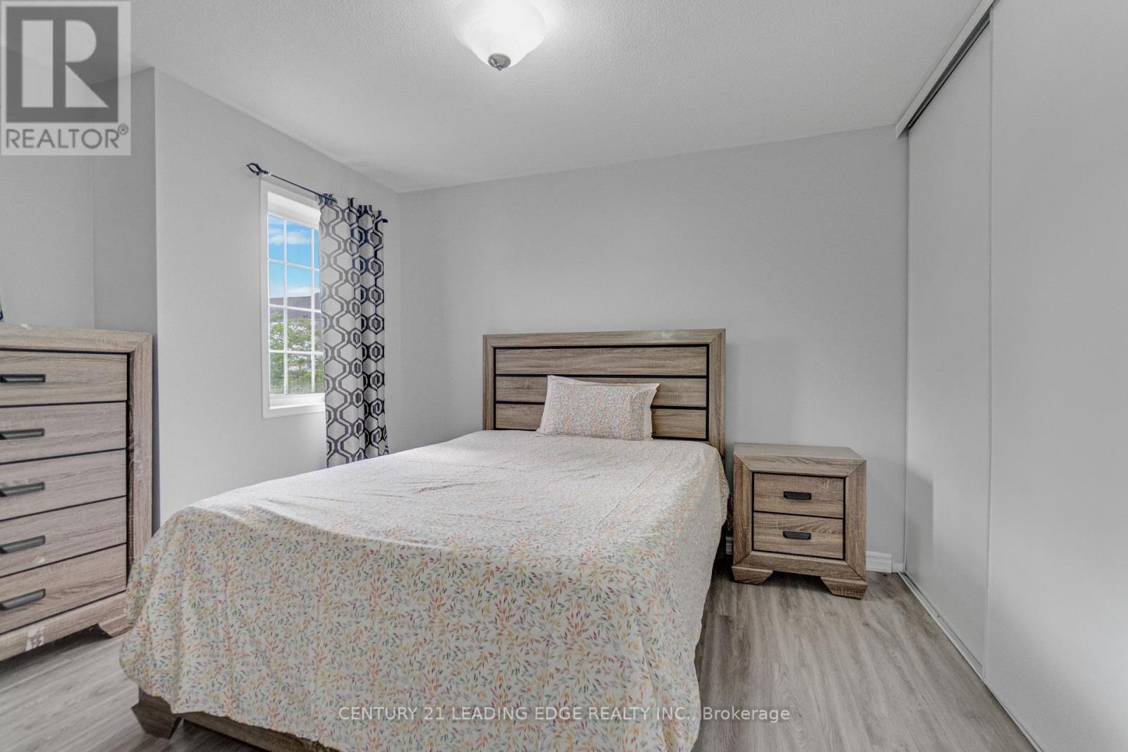 1296 ASHGROVE CRESCENT - Image 27