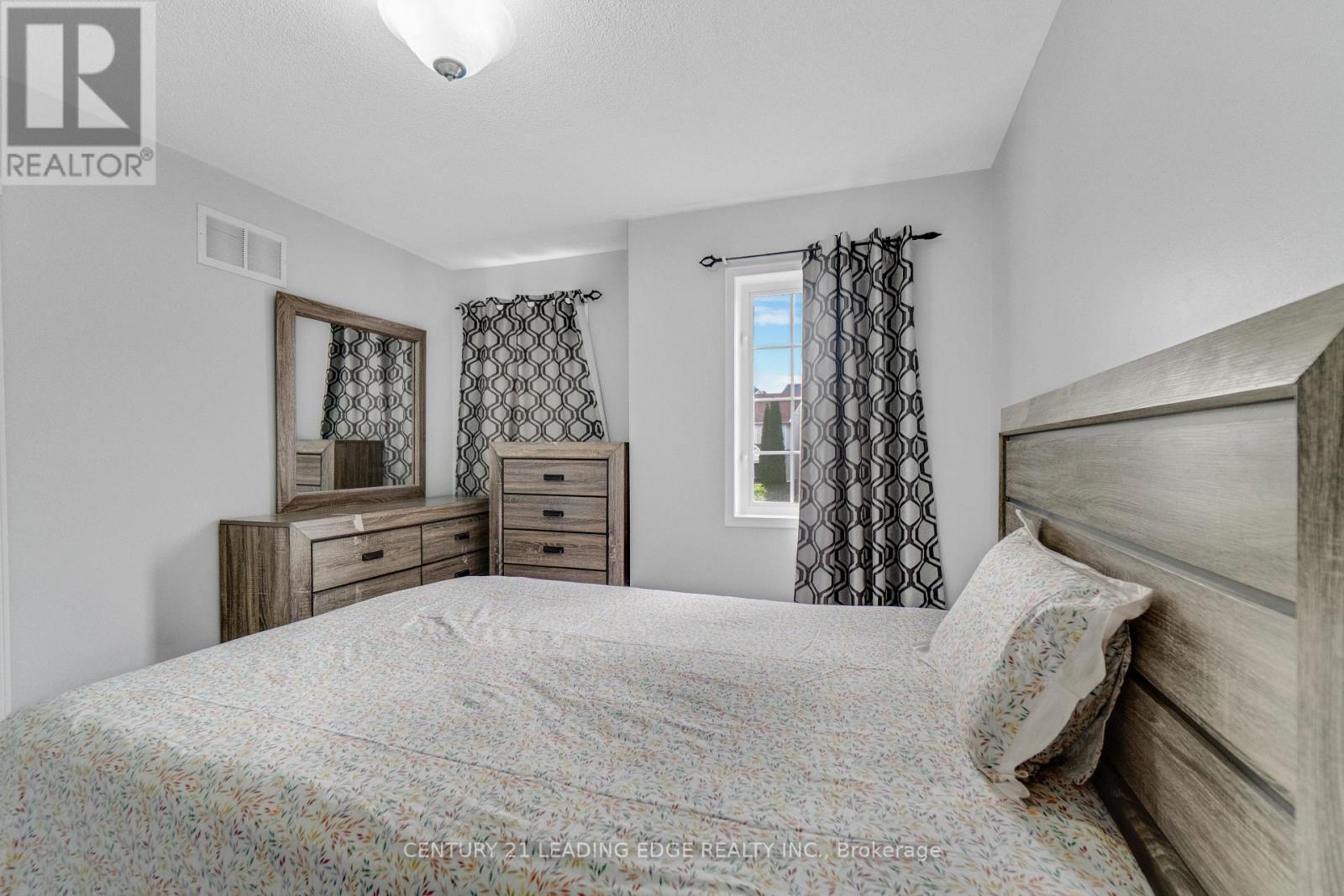 1296 ASHGROVE CRESCENT - Image 28