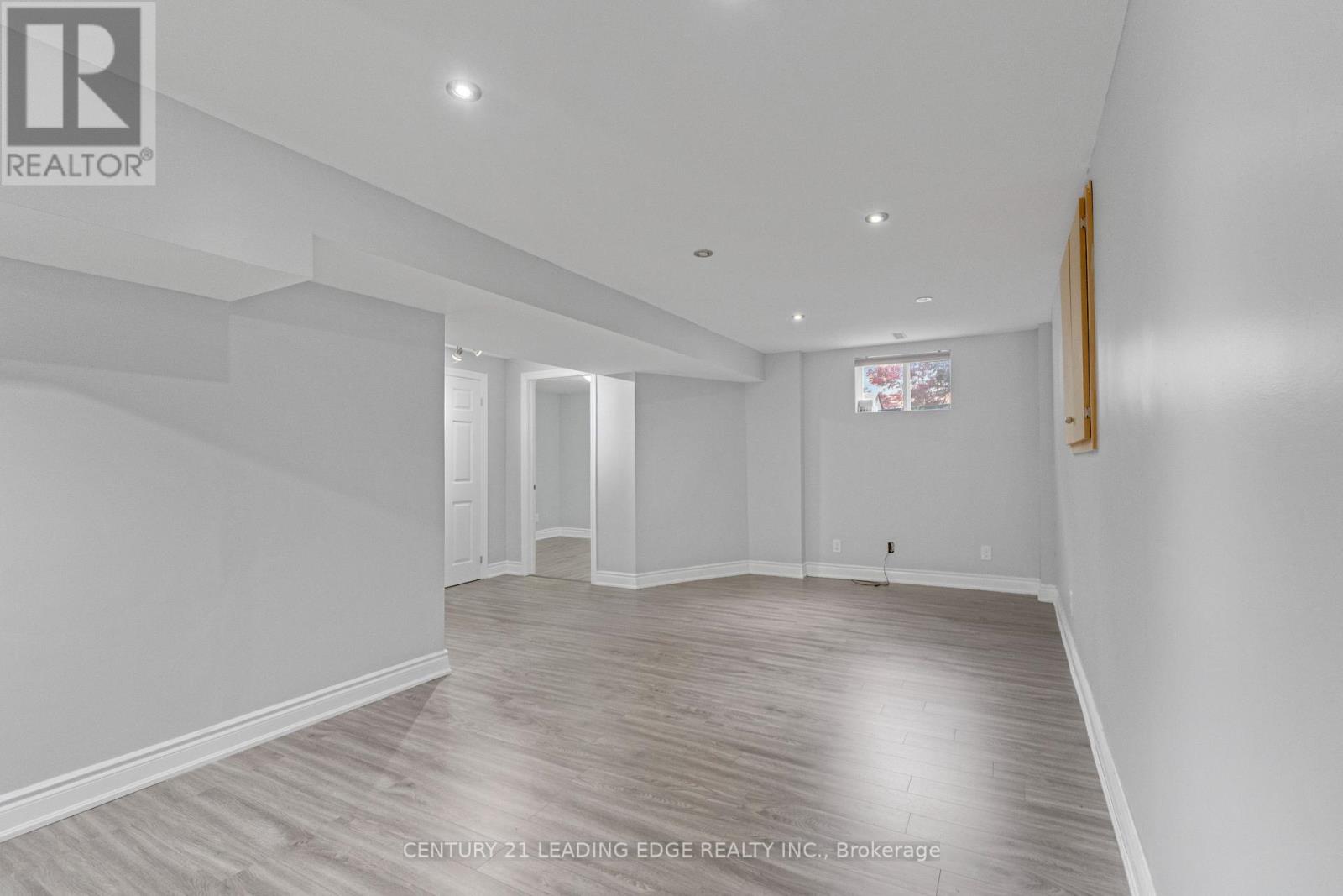 1296 ASHGROVE CRESCENT - Image 31