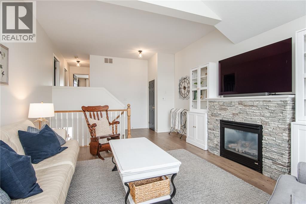 31 STIEFELMEYER Crescent - Image 23