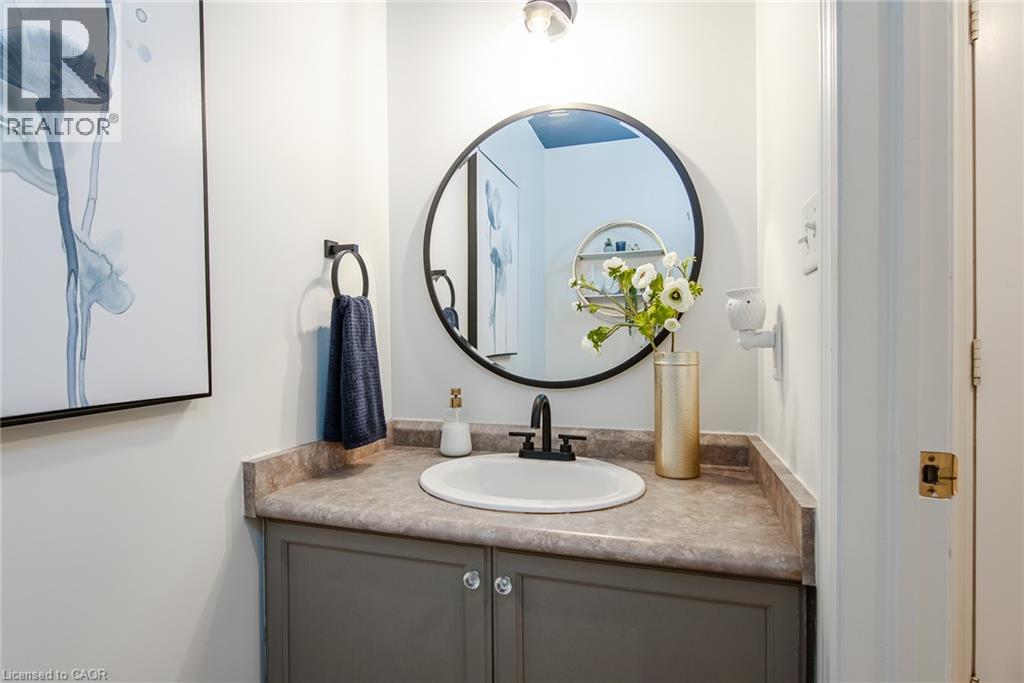 31 STIEFELMEYER Crescent - Image 19