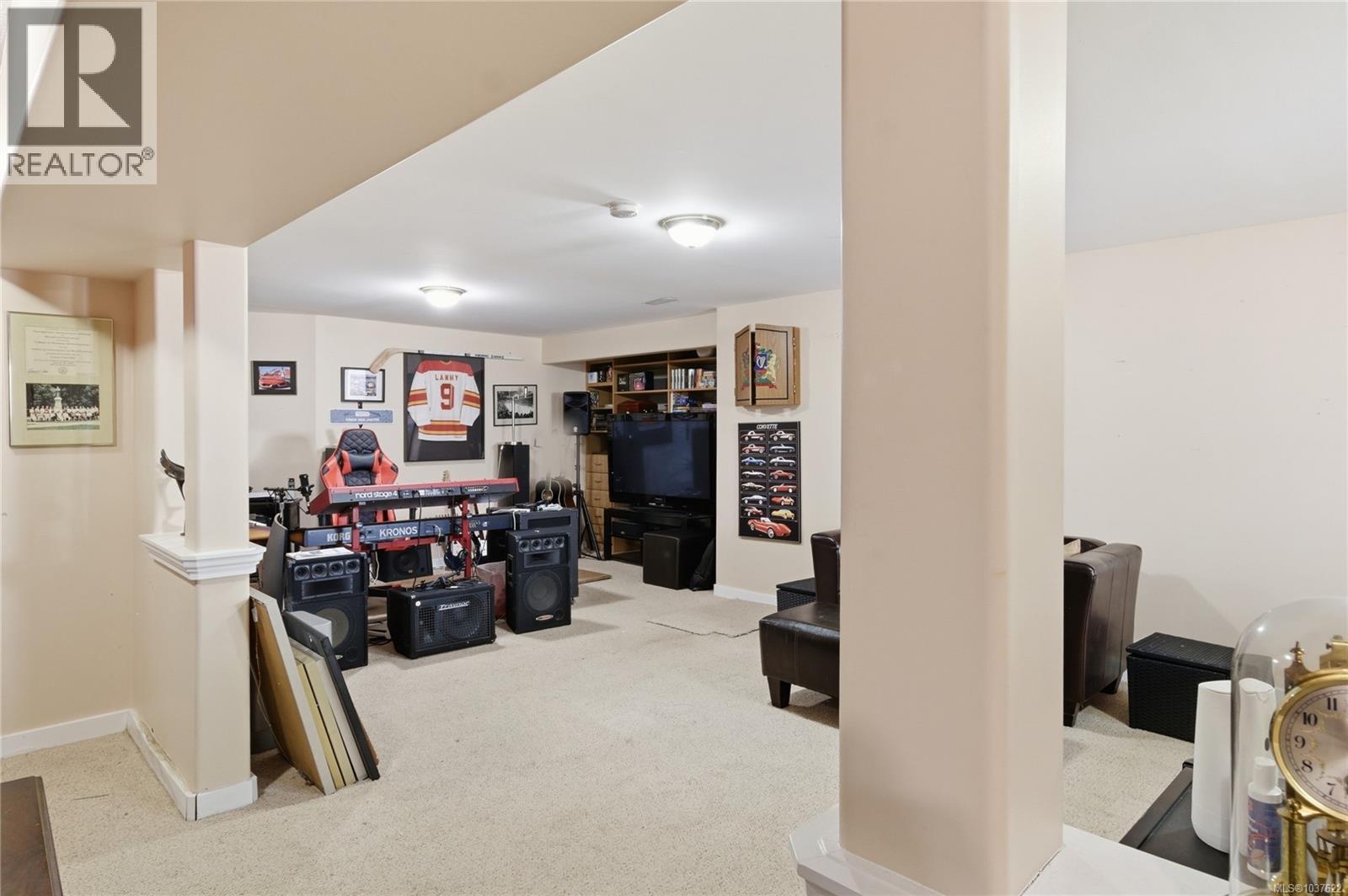 3555 Dougan Dr, Cobble Hill