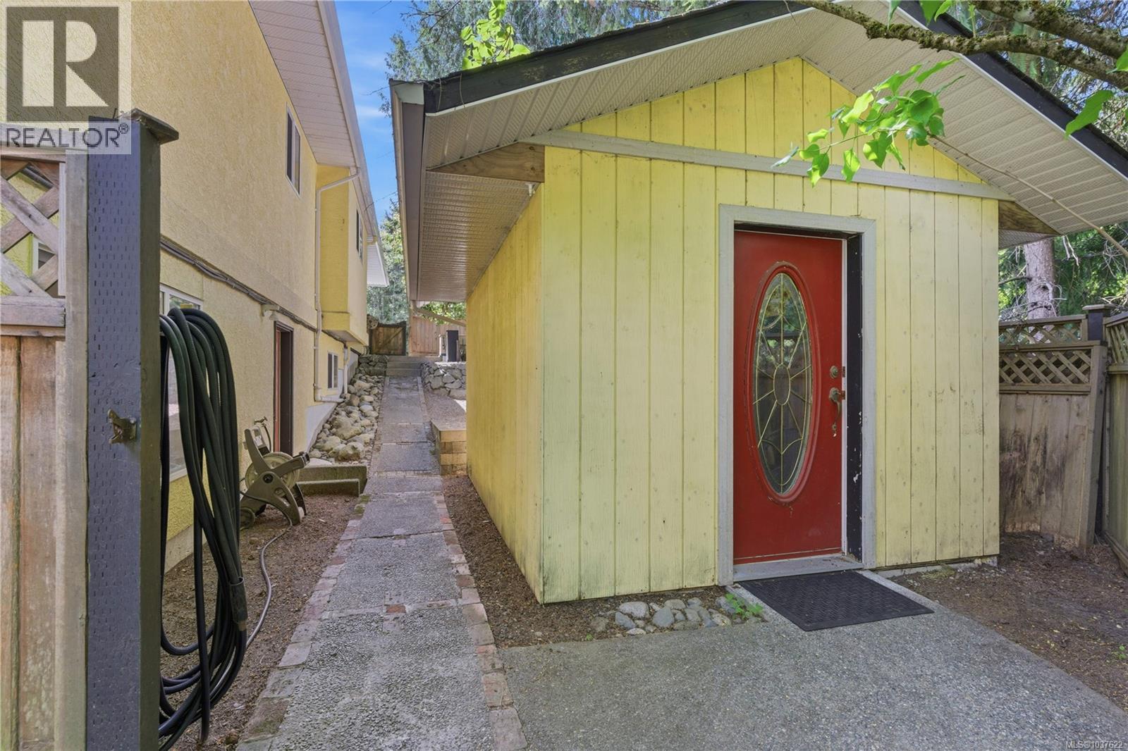 3555 Dougan Dr, Cobble Hill