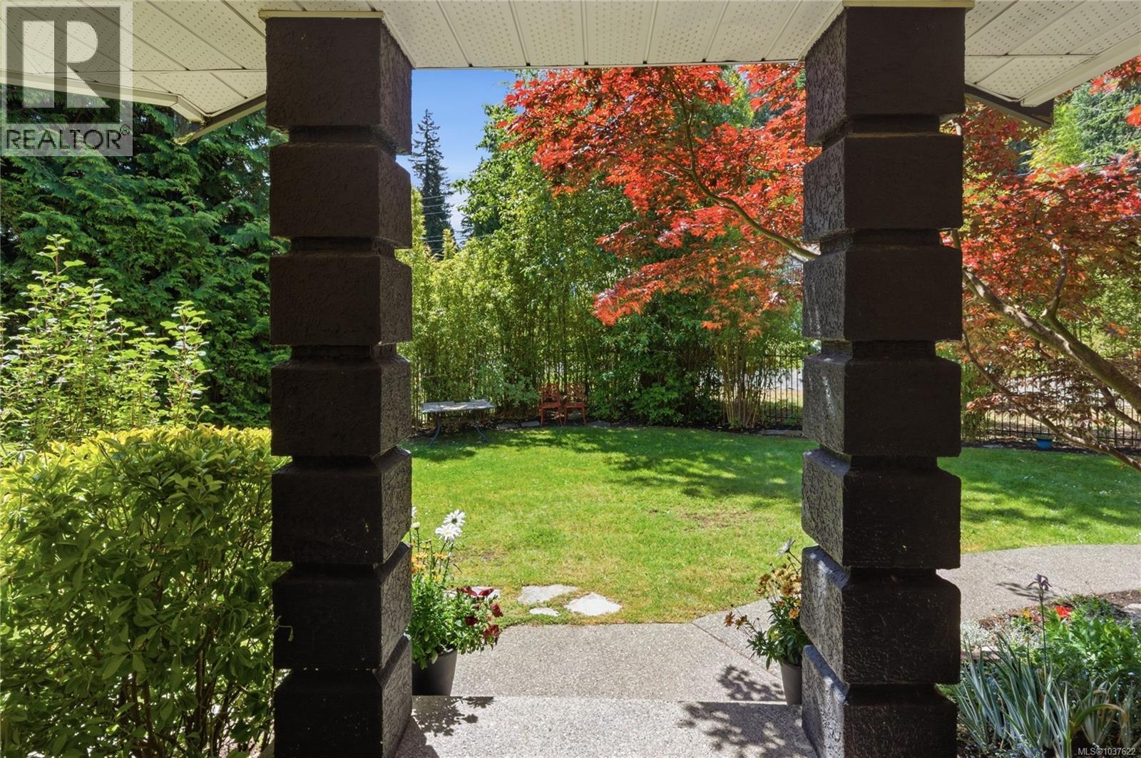 3555 Dougan Dr, Cobble Hill