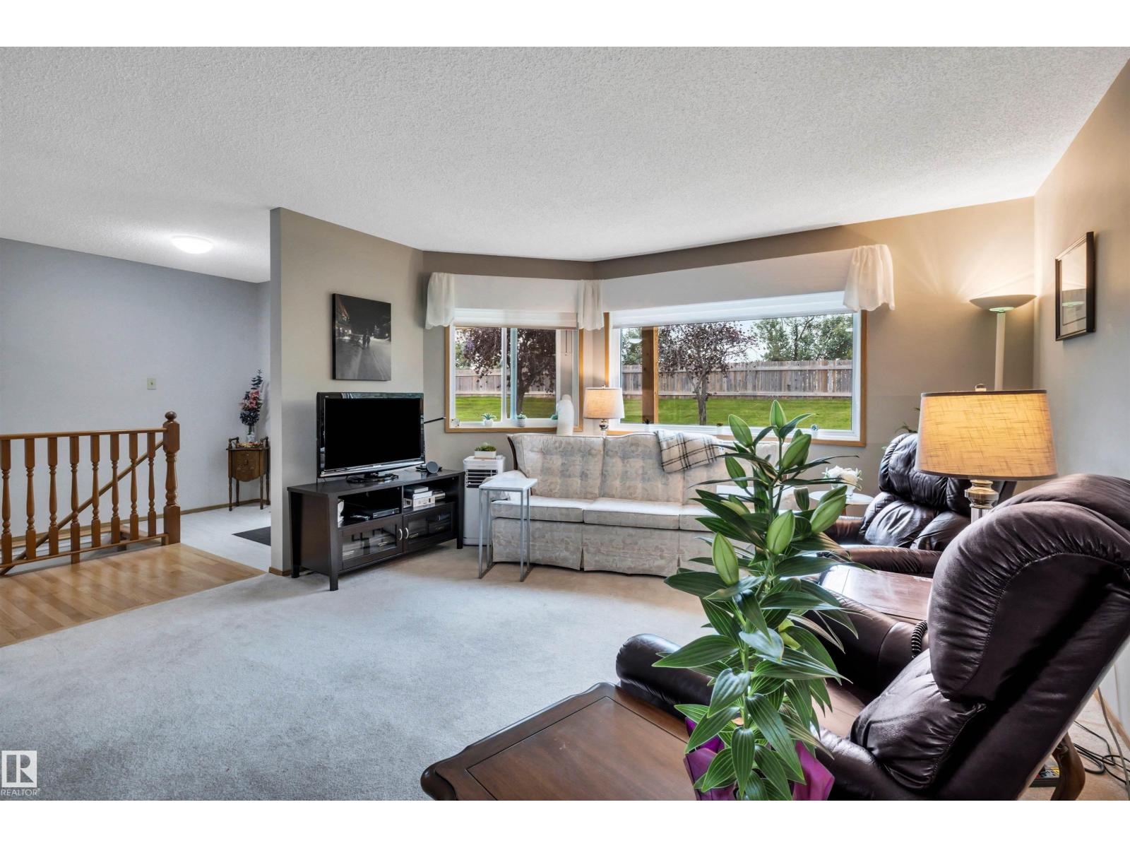 10636 153 AV NW - 10