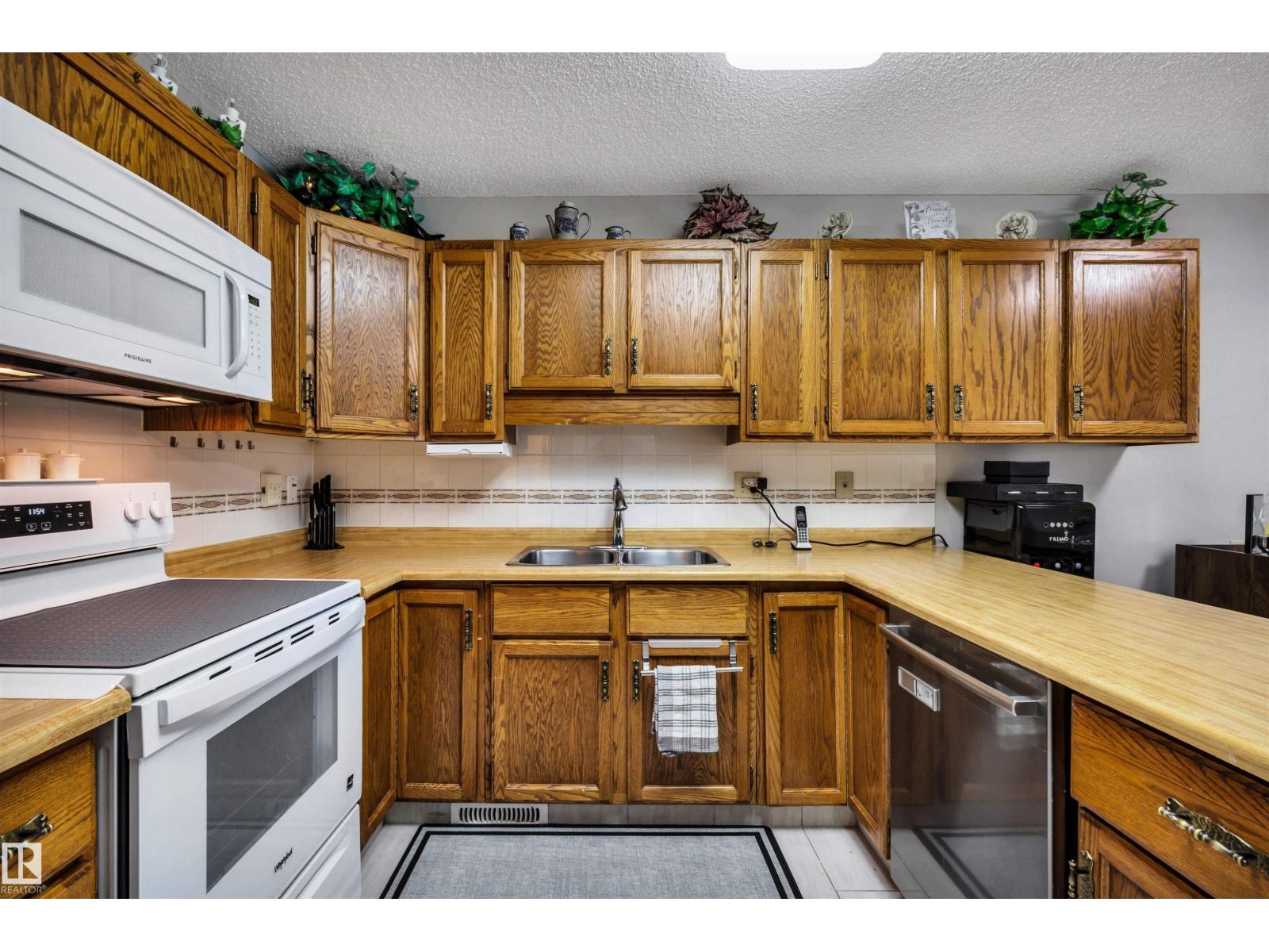10636 153 Avenue NW - Photo 15