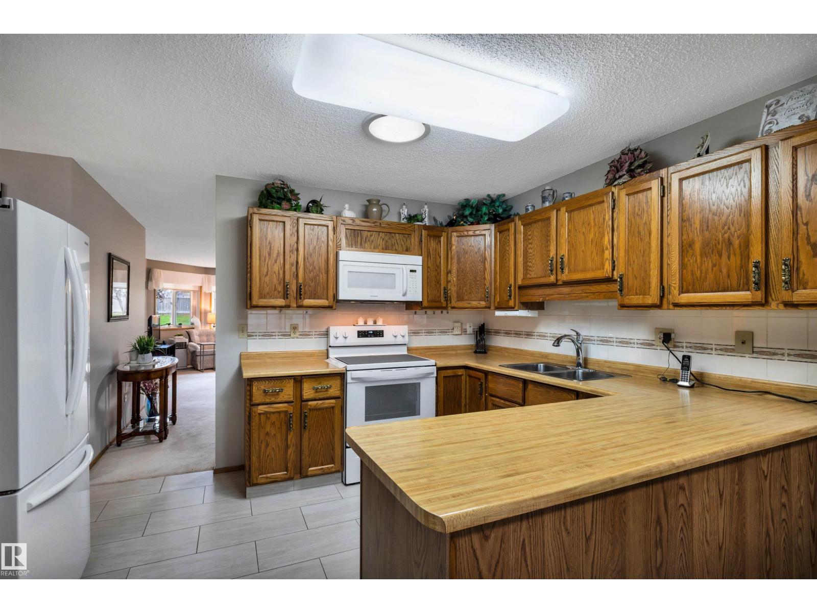 10636 153 Avenue NW - Photo 17