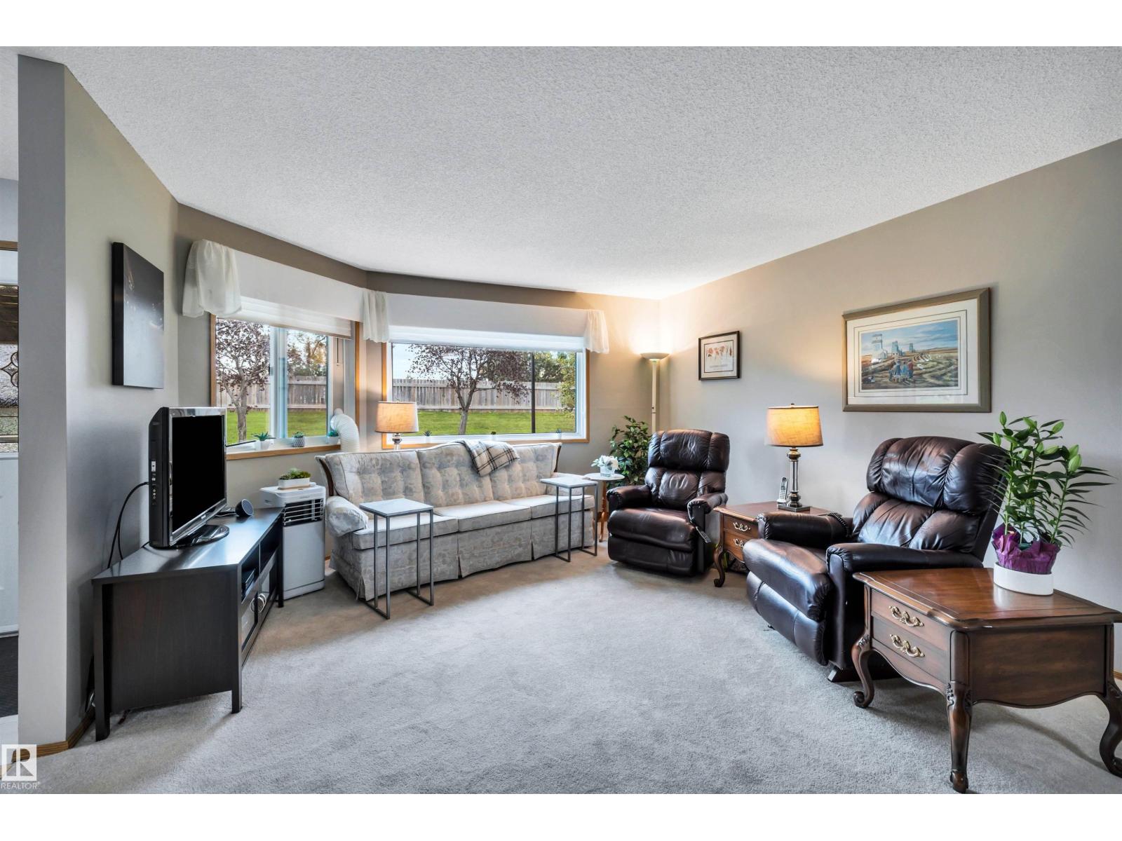 10636 153 Avenue NW - Photo 9
