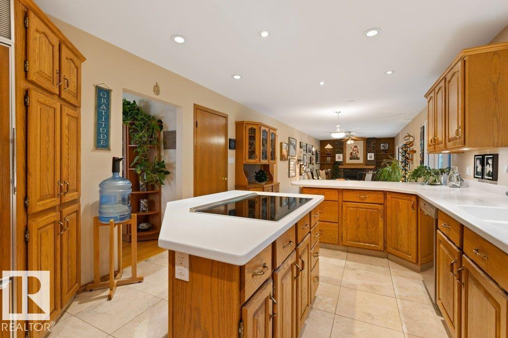 2 GREENWOOD PL - Image 19
