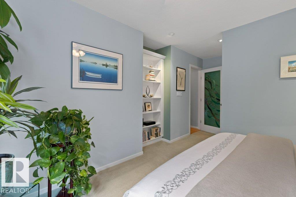 2 GREENWOOD PL - 36