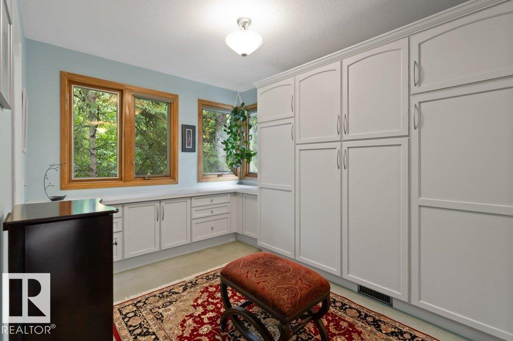 2 GREENWOOD PL - 37