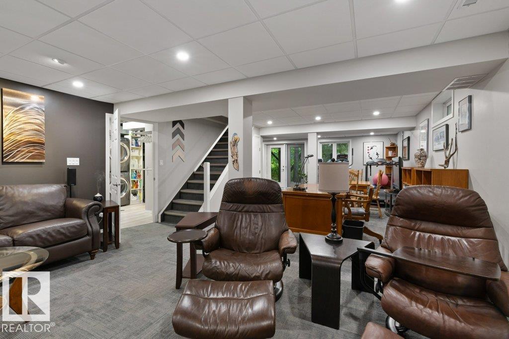 2 GREENWOOD PL - 42