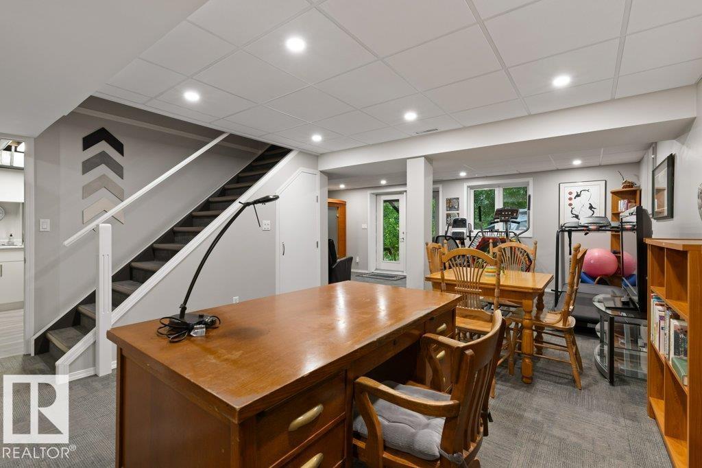 2 GREENWOOD PL - 43