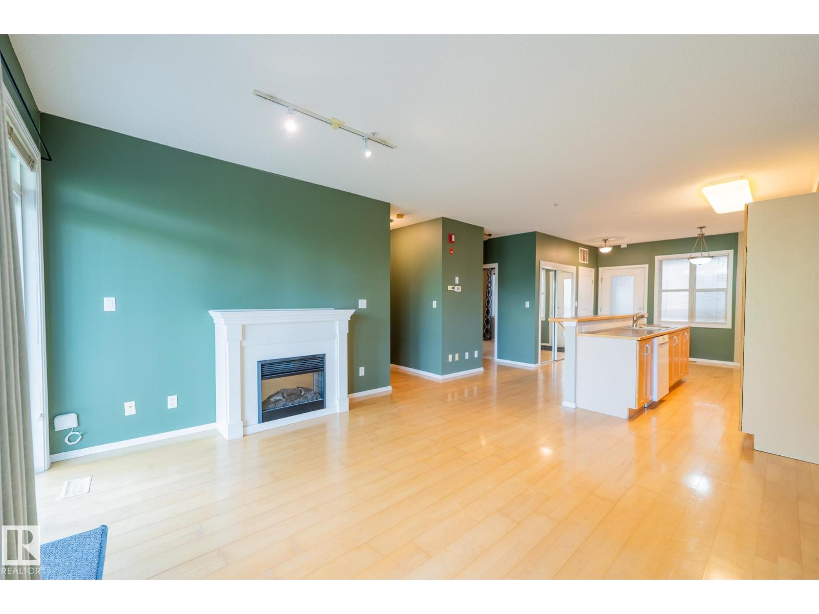 #412 11039 83 AV NW - 8