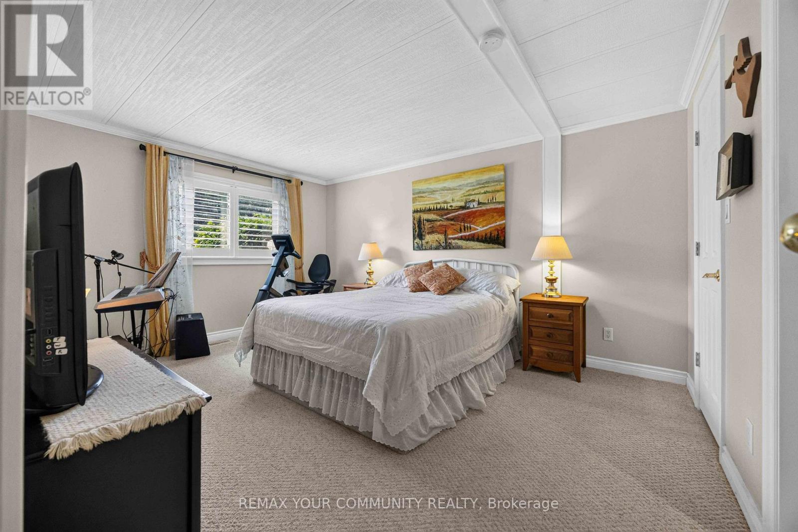 131 ROXANNA DRIVE - 17