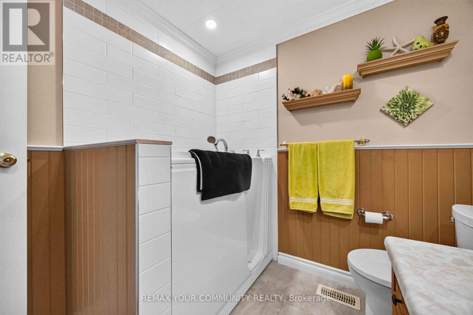 131 ROXANNA DRIVE - 25