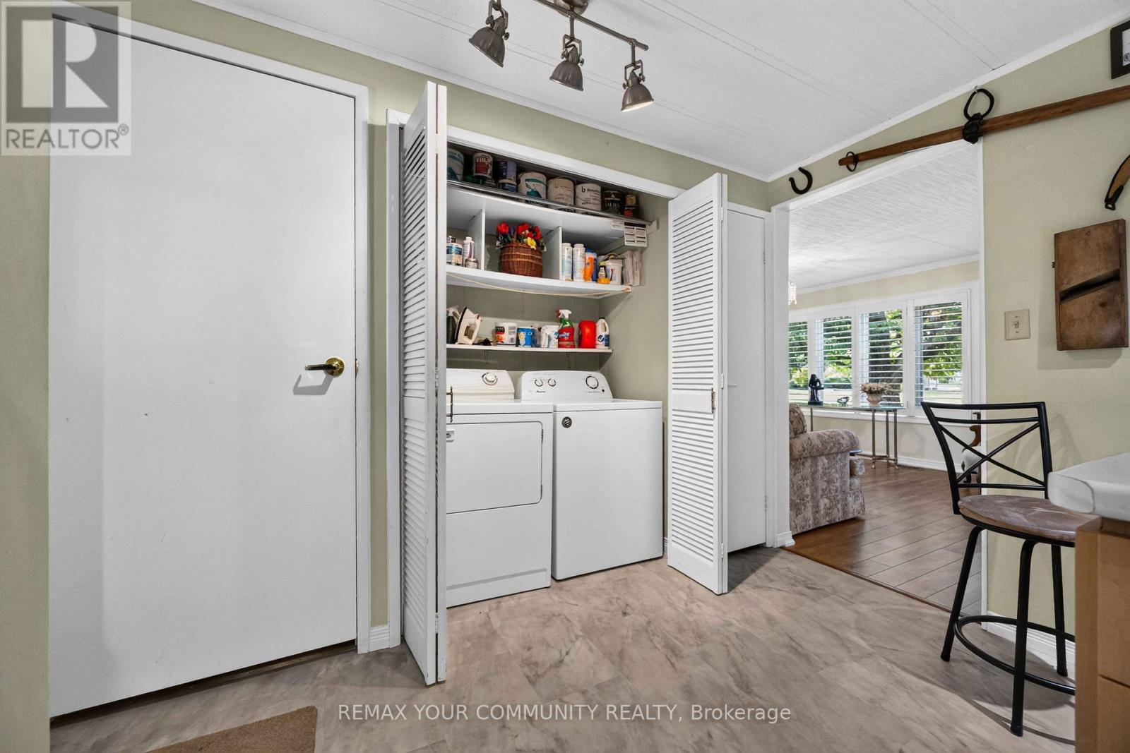 131 ROXANNA DRIVE - 26