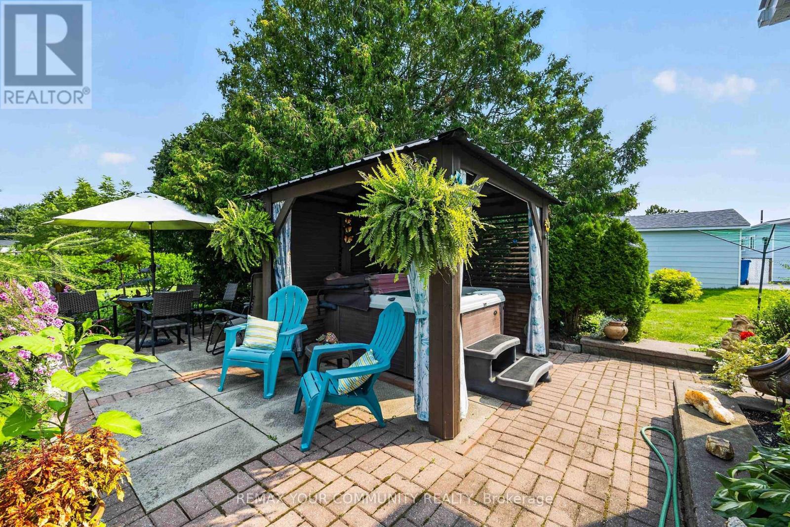 131 ROXANNA DRIVE - 32