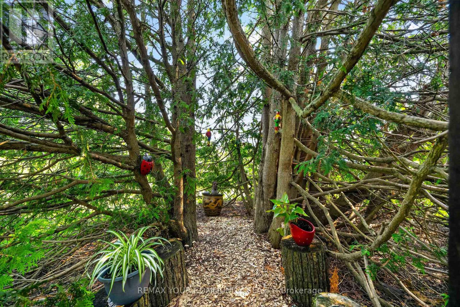 131 ROXANNA DRIVE - Image 38