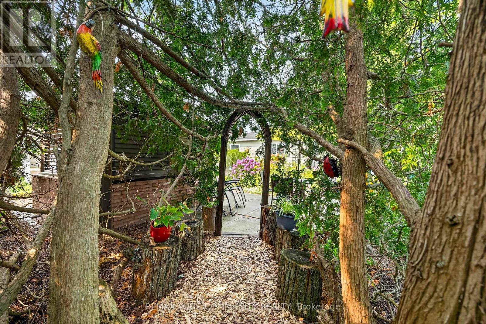131 ROXANNA DRIVE - 39