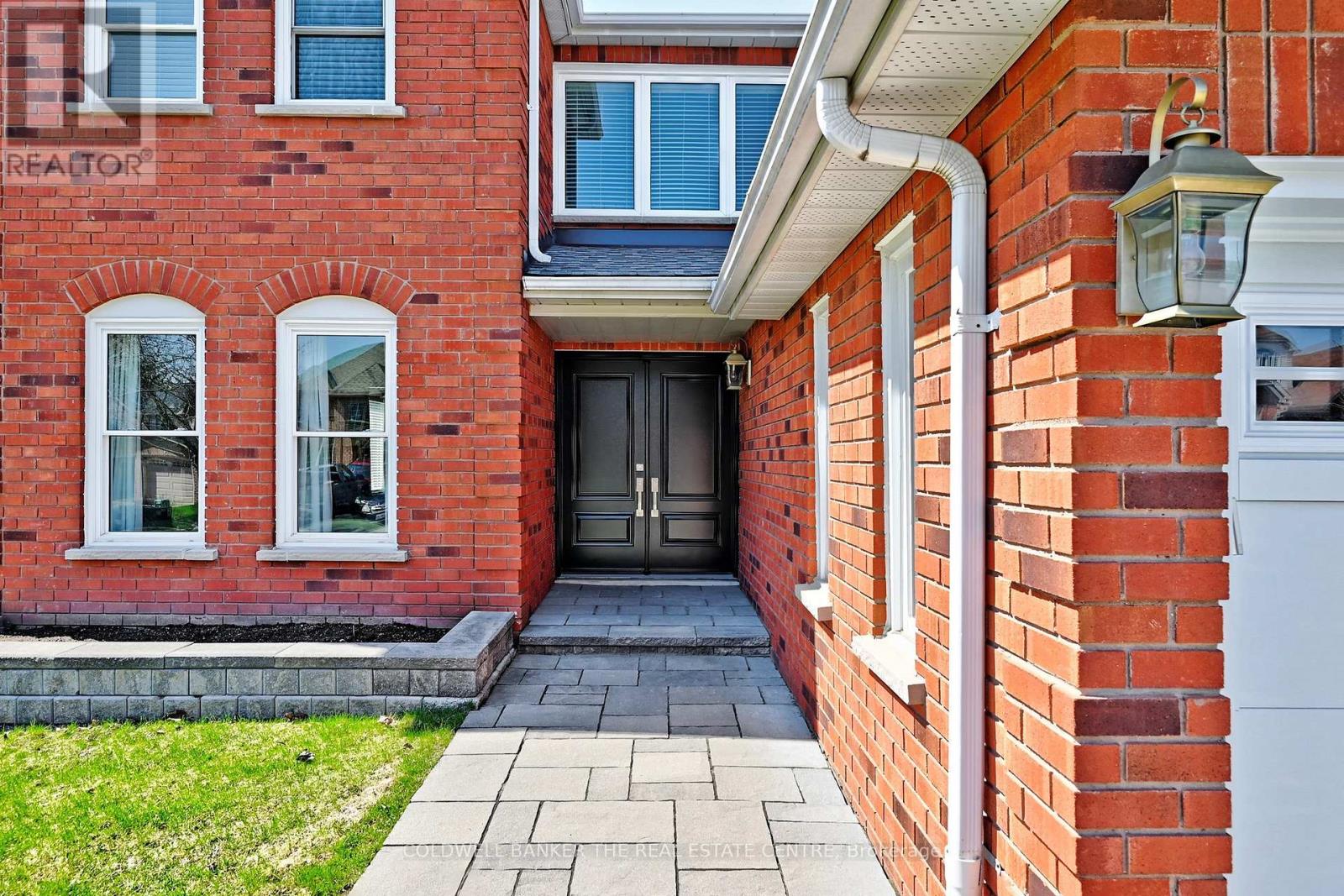 194 CHAMBERS CRESCENT - 2