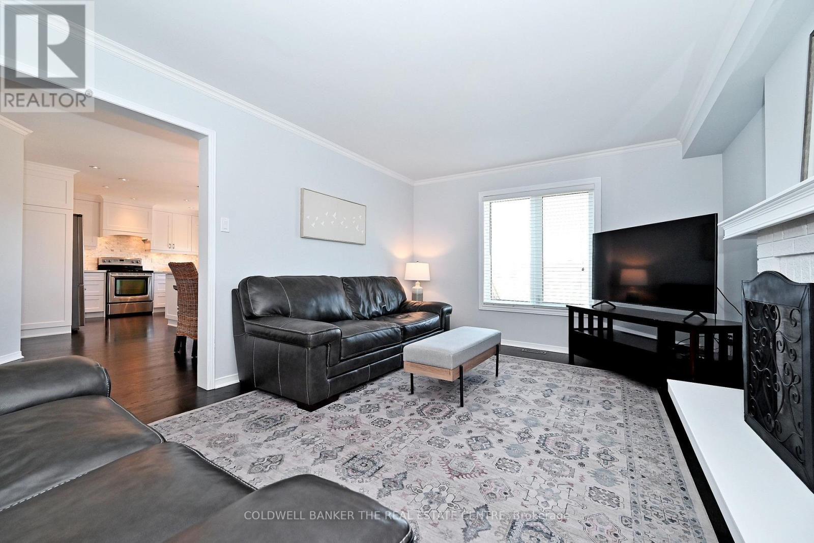 194 CHAMBERS CRESCENT - 21