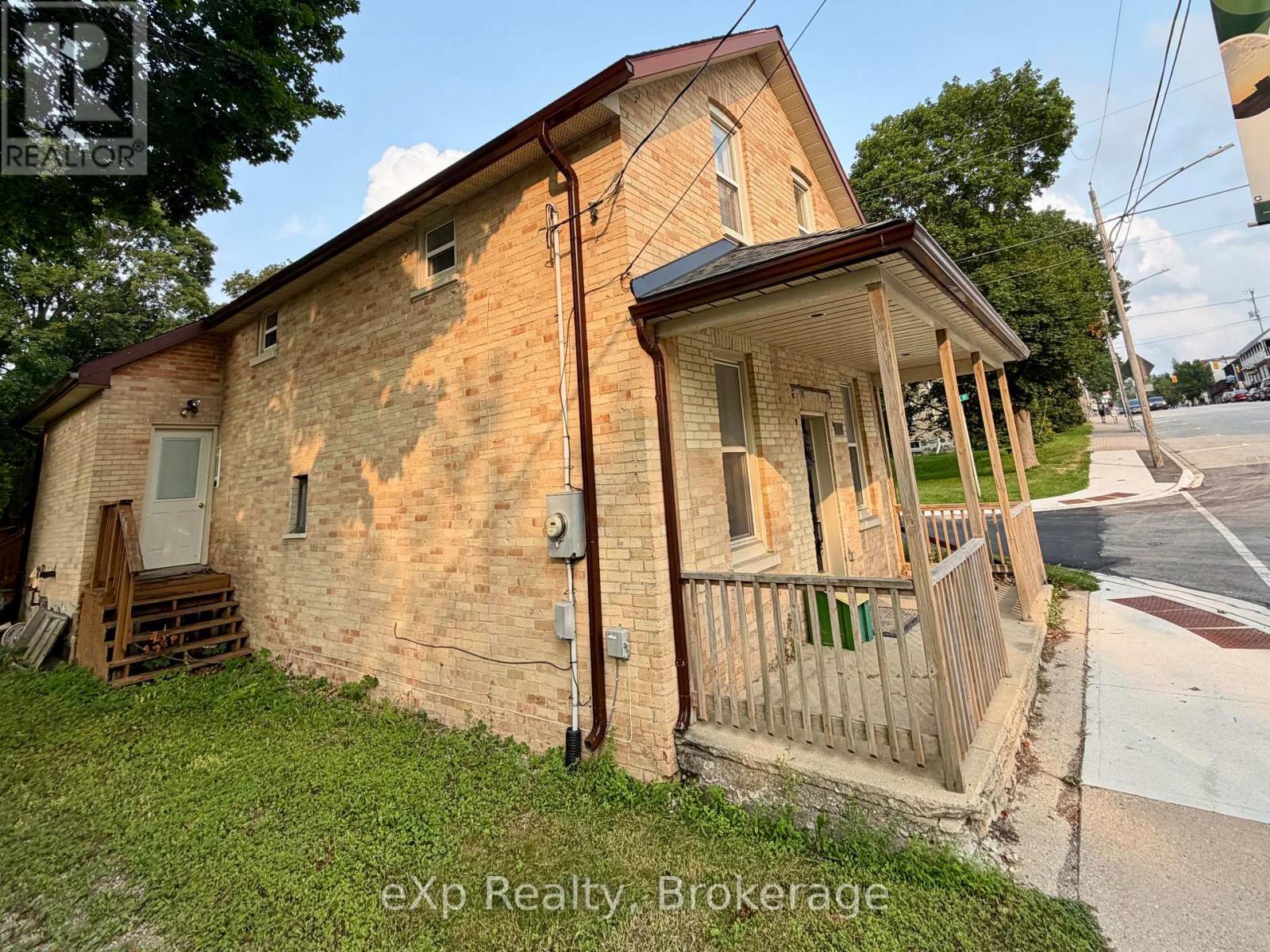 118 ELORA STREET - 2