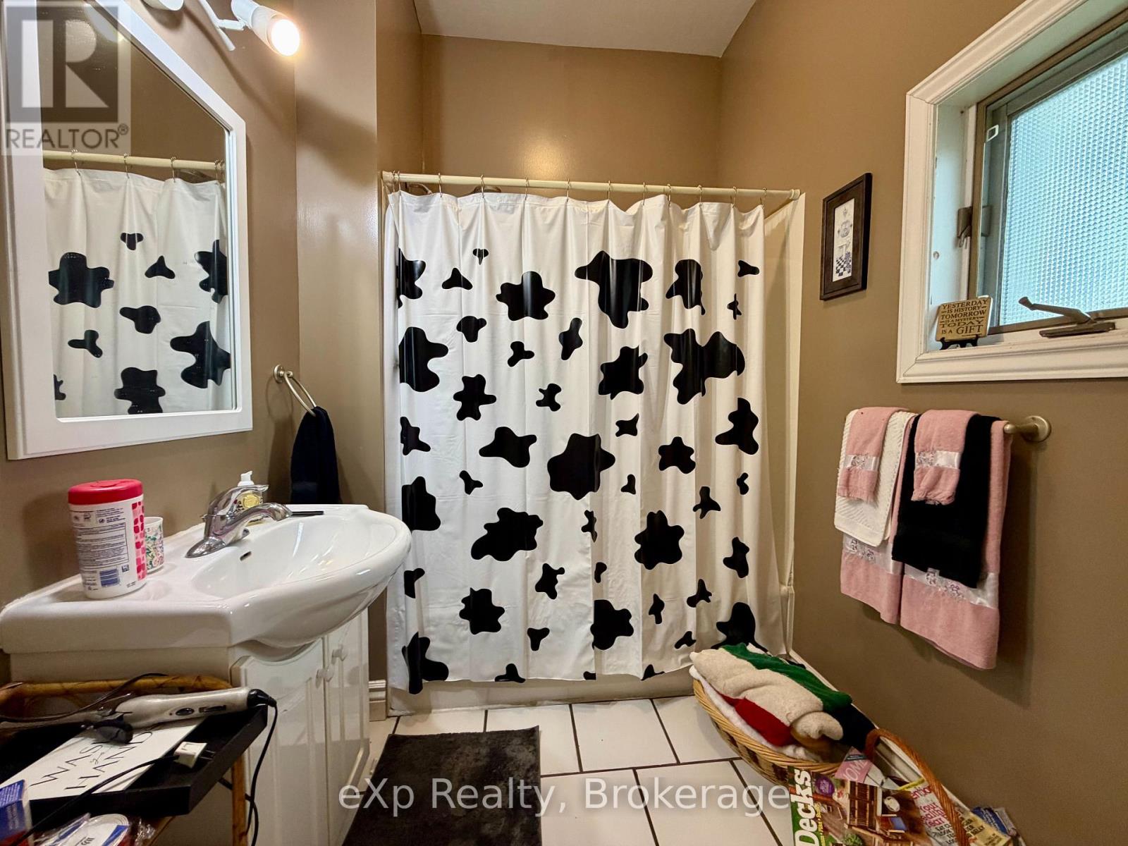 118 ELORA STREET - 8