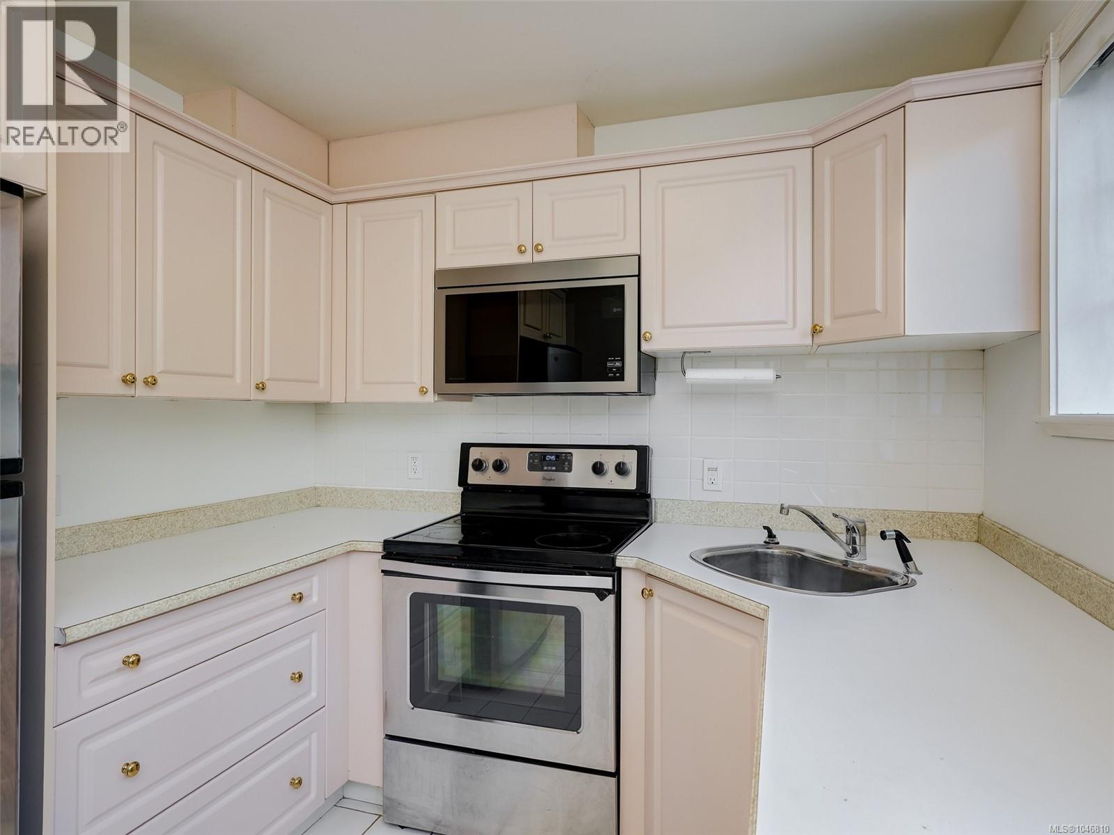#109 1371 Hillside Ave - 10
