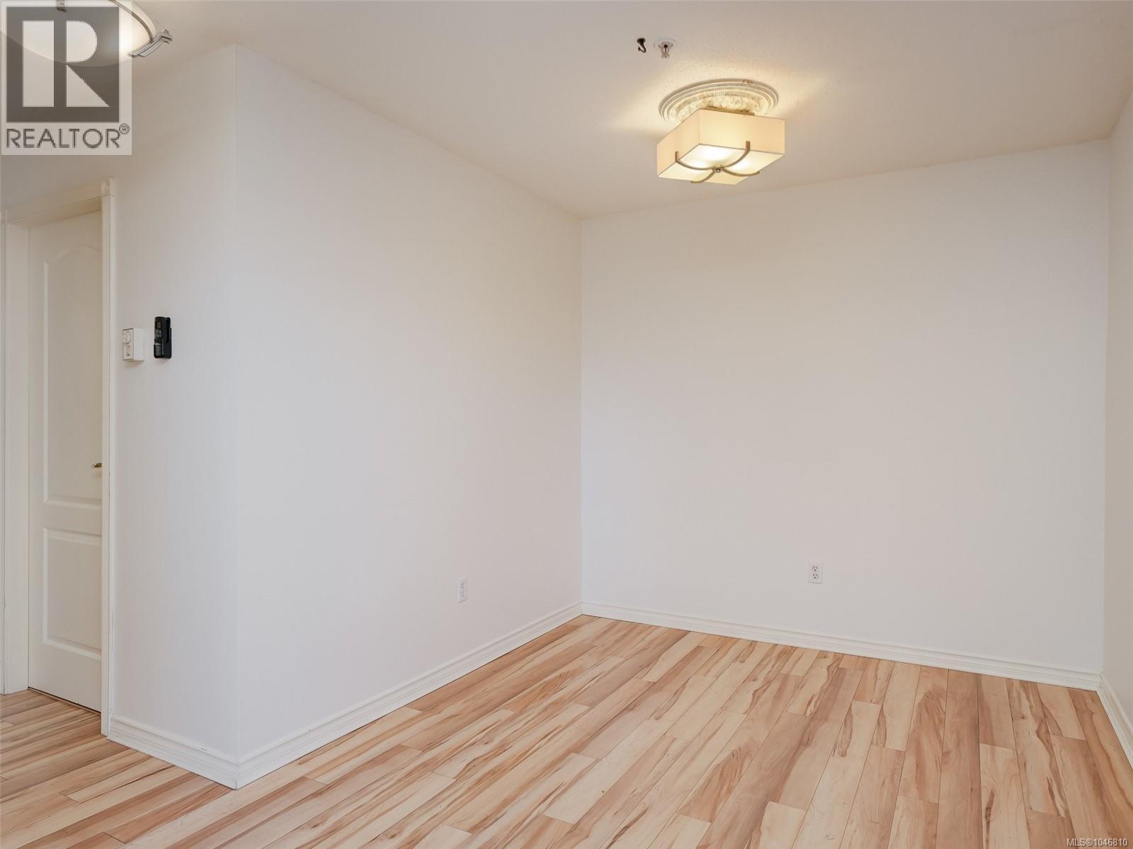 #109 1371 Hillside Ave - 7