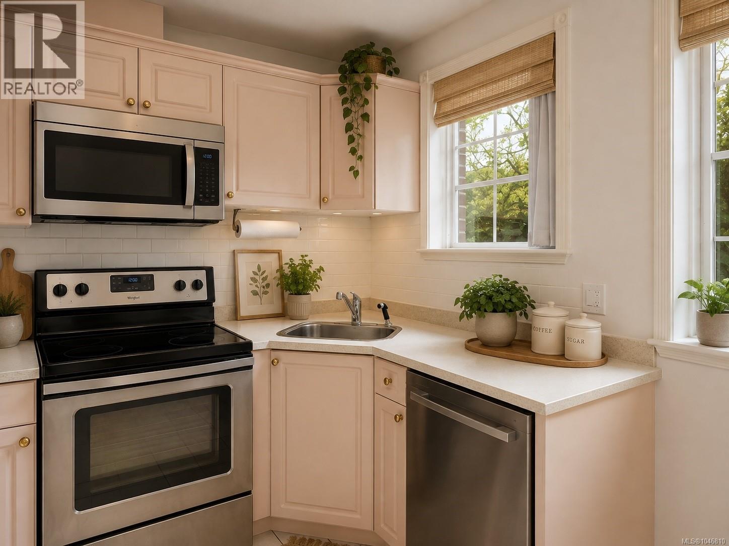 #109 1371 Hillside Ave - 8