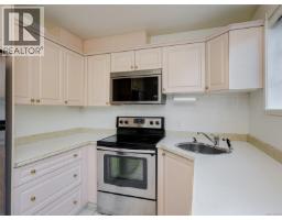 109 1371 Hillside Ave, Victoria, BC V8T2B3 Photo 10